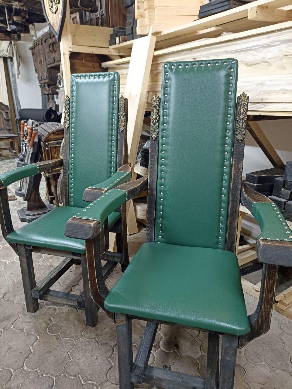 Стул с обивкой с подлоконтиками Добран